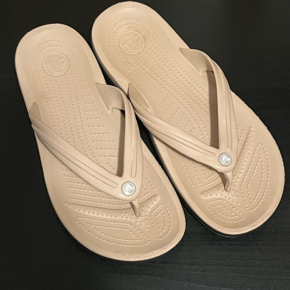 Crocs Unisex Crocband Flip Thong Sandal - Picture 3 of 11